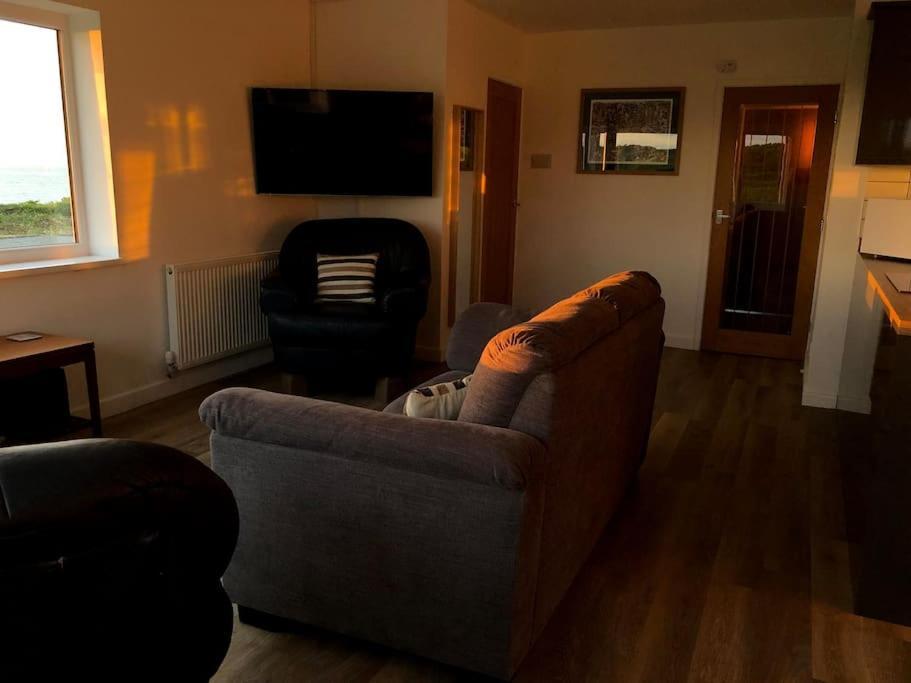 Coastal Bungalow, Sleeps 5 And Ideal For Walkers Amlwch Exterior foto